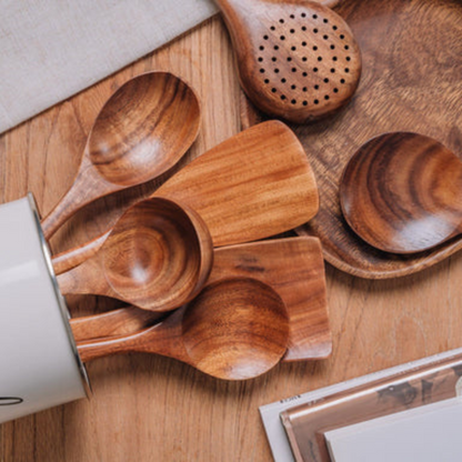 Zestaw drewnianych przyborów z drewna tekowego